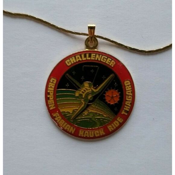 Space Shuttle Challenger Cloisonne Medallion Necklace Vintage NOS Nasa Pendant - Picture 5 of 7